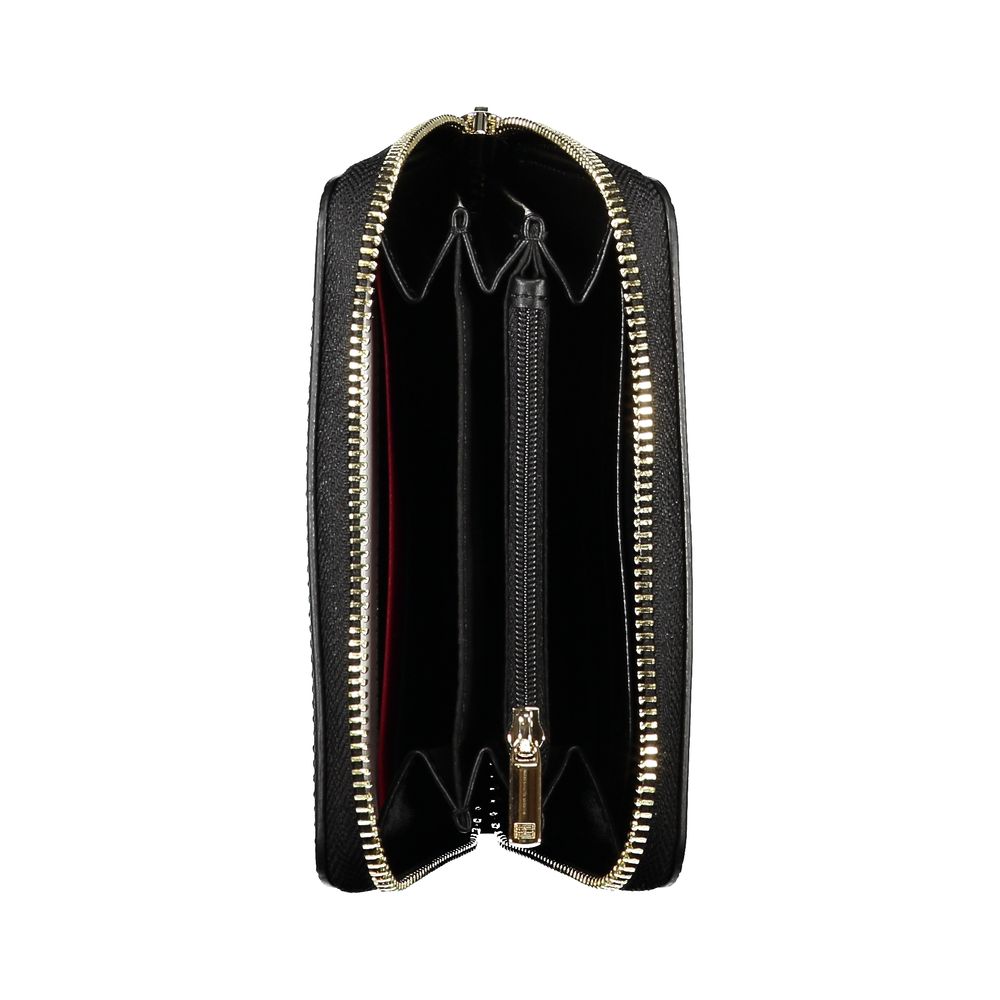 Tommy Hilfiger Elegant Zip Wallet - Ample Storage for Her